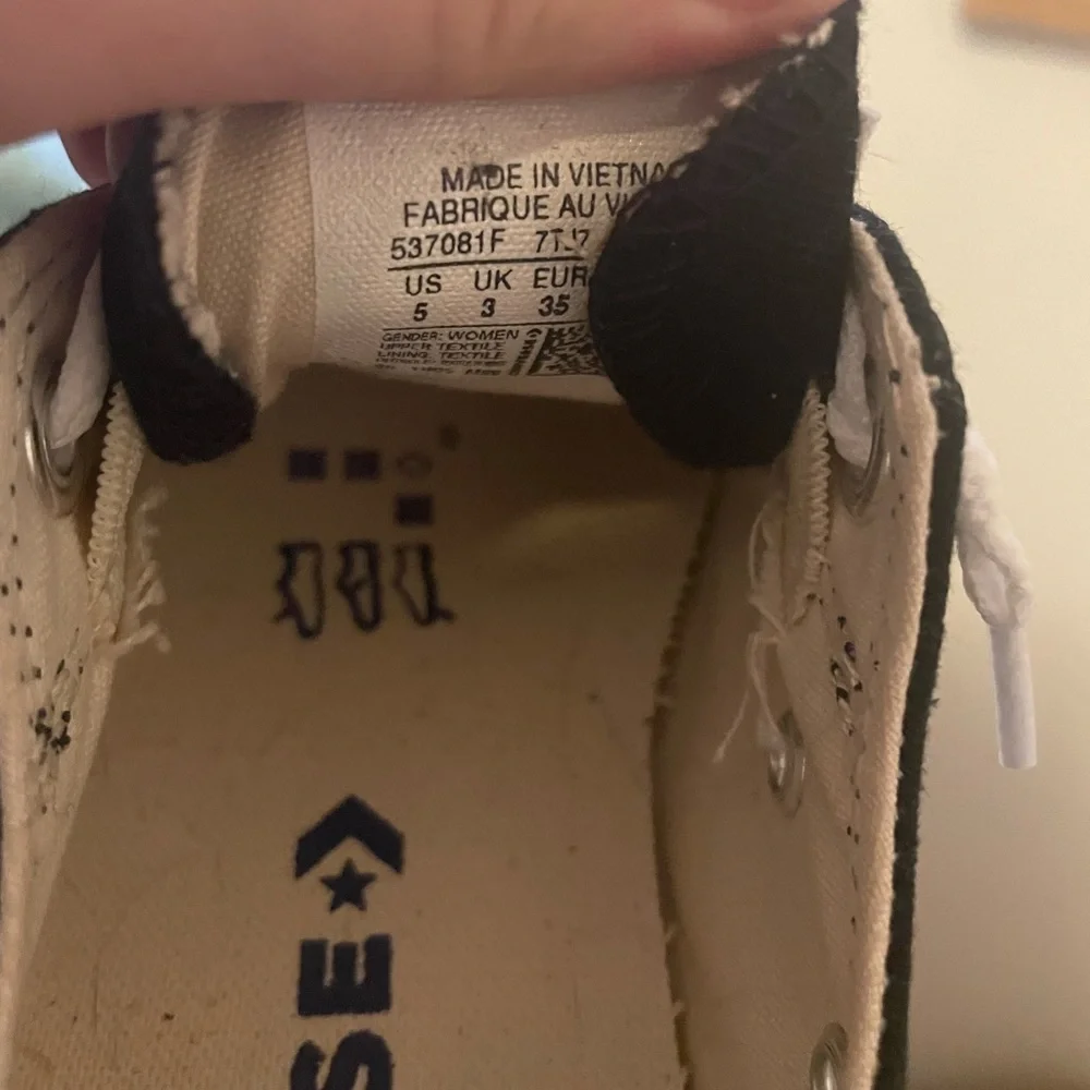 Size 5 , Black converse - Picture 6 of 6